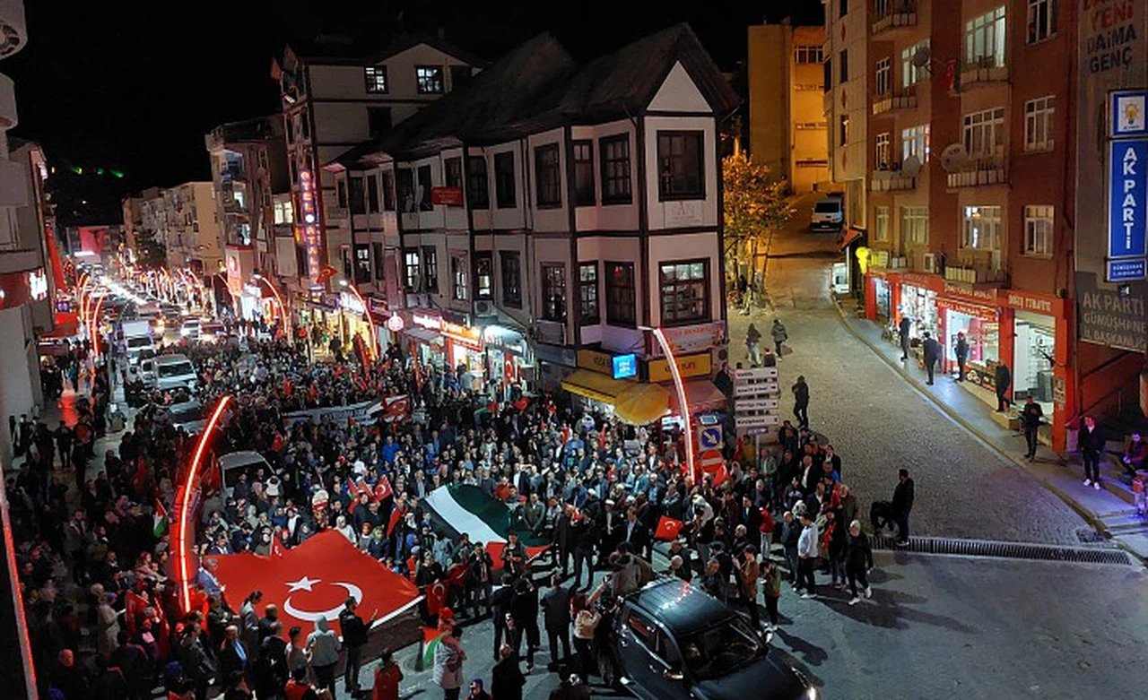 Gümüşhane’de bin kişi Filistin için yürüdü