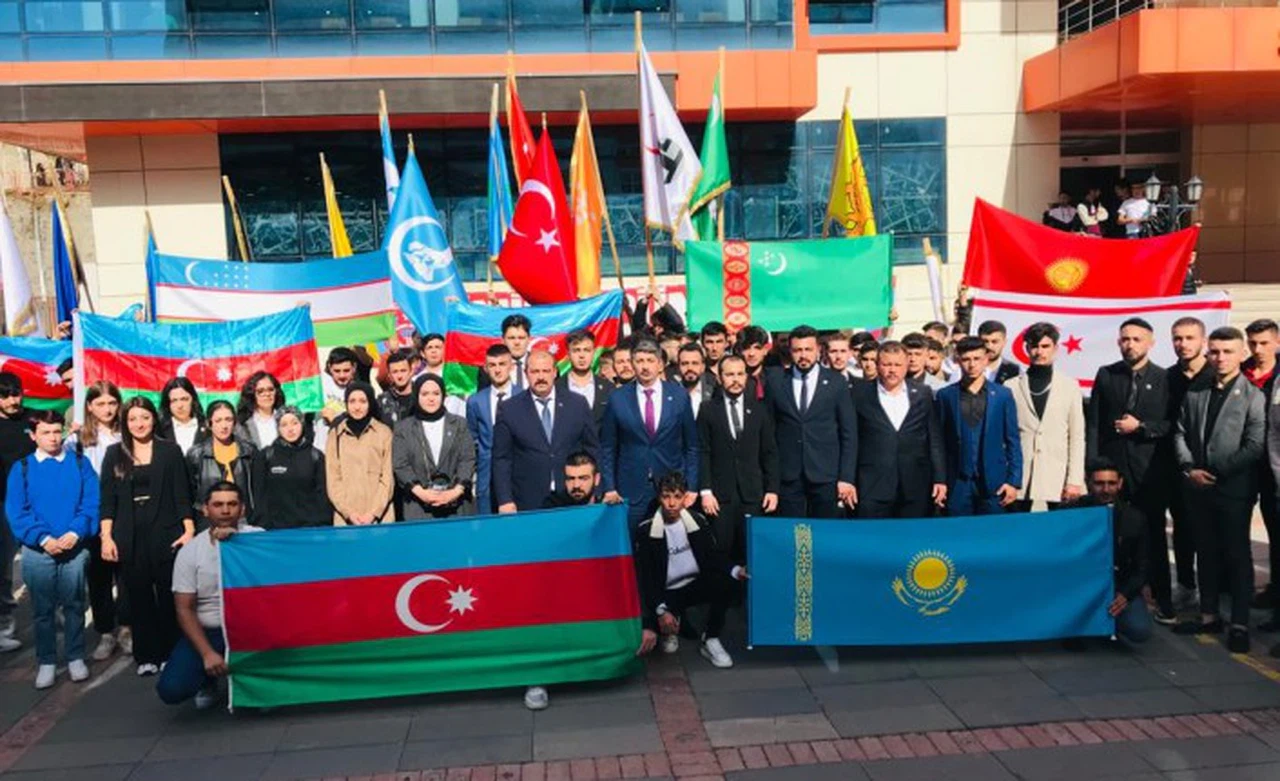 Ülkü Ocakları’ndan 3. Geleneksel Bayrak Yürüyüşü 