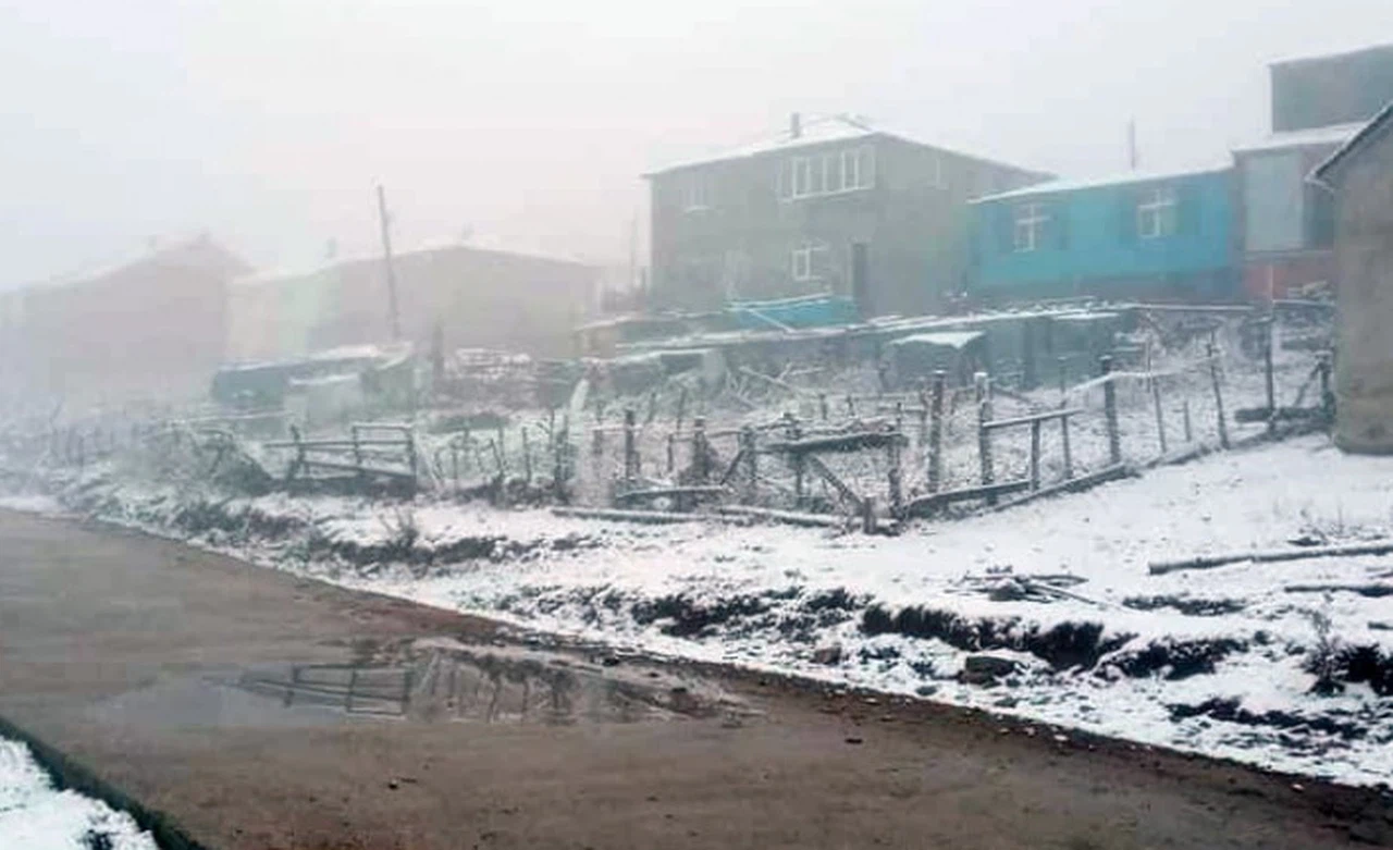 Gümüşhane'nin yükseklerinde kar yağışı