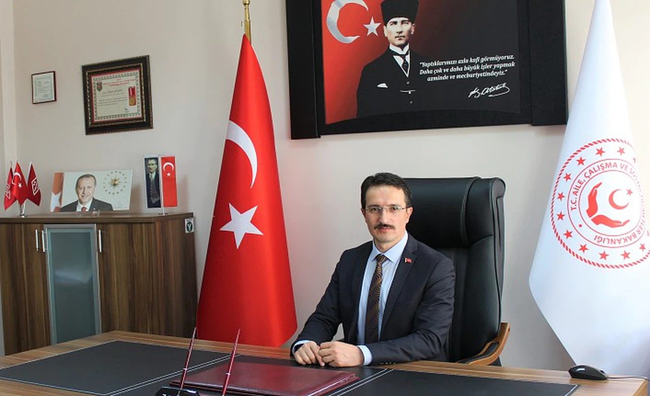 Zekai İnan, Uşak İl Müdürü oldu