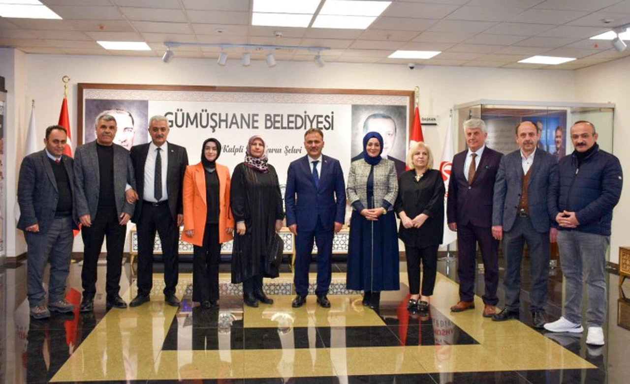 Başkan Çimen’den Belediye Meclis üyelerine teşekkür plaketi