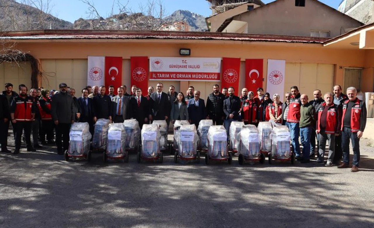 Gümüşhane’de üreticilere 65 adet süt sağım makinesi dağıtıldı