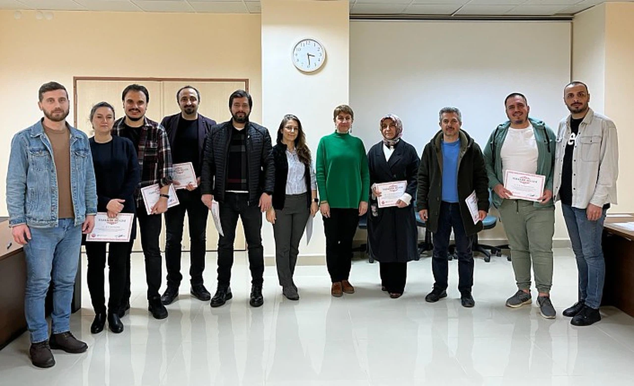 İletişim Fakültesinin akademik personeline teşekkür belgesi