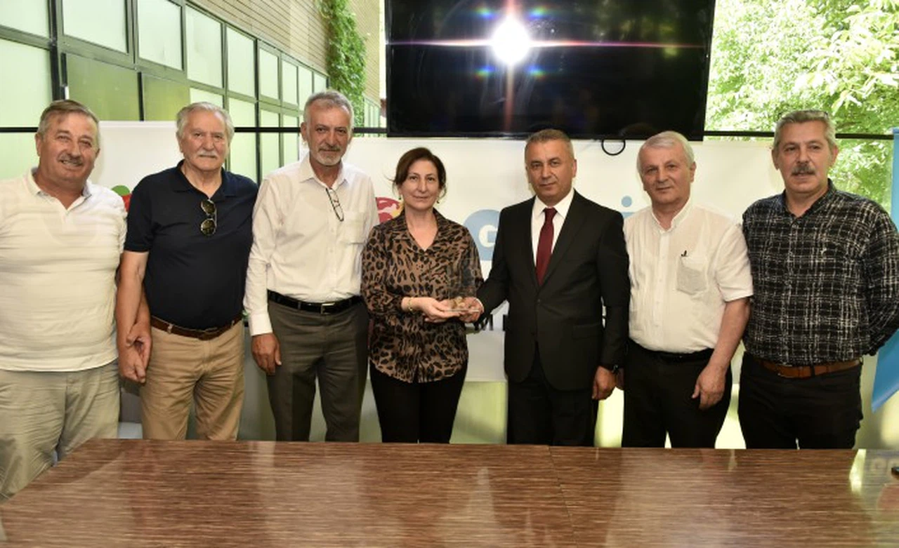 ADD Gümüşhane Şubesinden Yalçın’a plaket