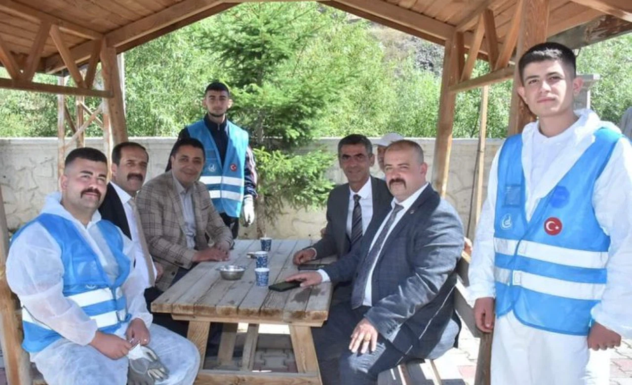 Ülkü Ocakları 5,7 ton deri topladı