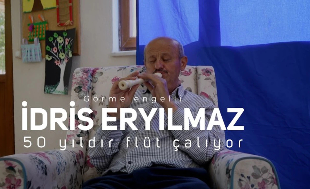 Doğuştan görme engelli İdris Eryılmaz duygularını flütle dışa vuruyor