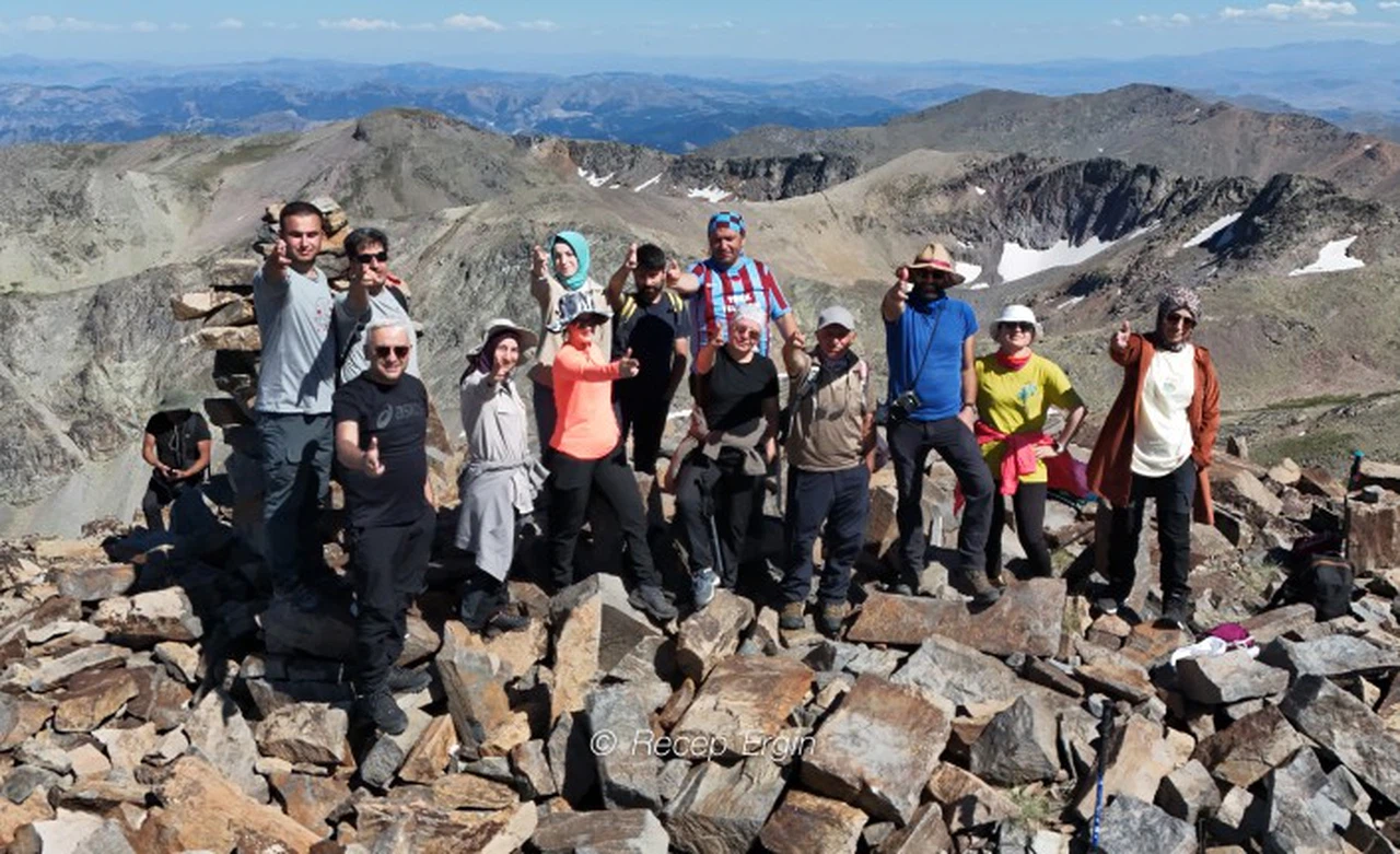3 bin 333 metrede Yusuf Dikeç pozu verdiler