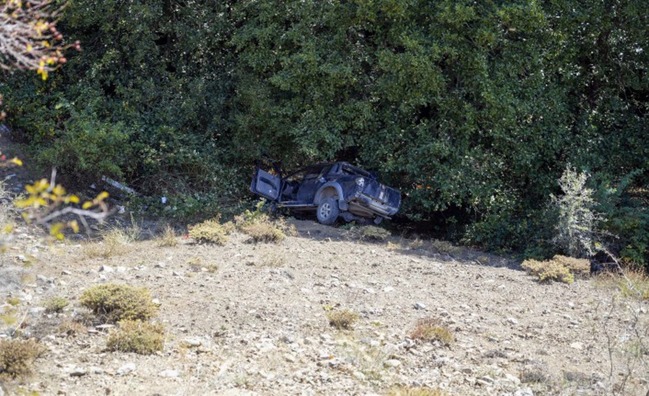 Geri manevra yapan pikap 40 metreden yuvarlandı: 1 yaralı