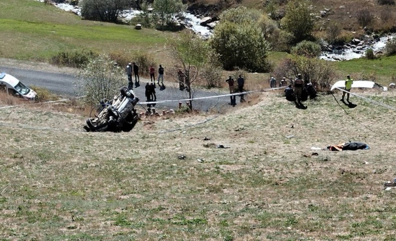 Gümüşhane'de kamyonet 70 metrelik uçuruma yuvarlandı: 2 ölü