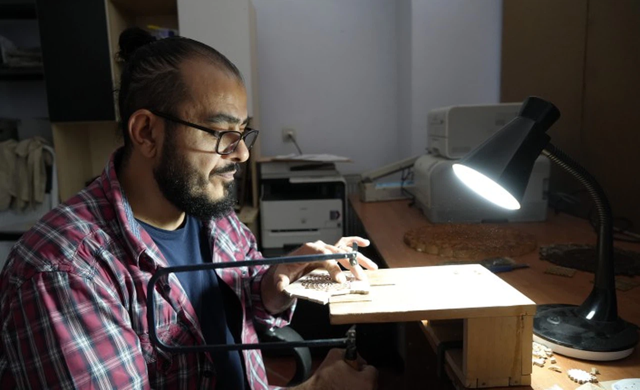 Sedef Kakma sanatının genç temsilcisi kadim geleneği devam ettiriyor