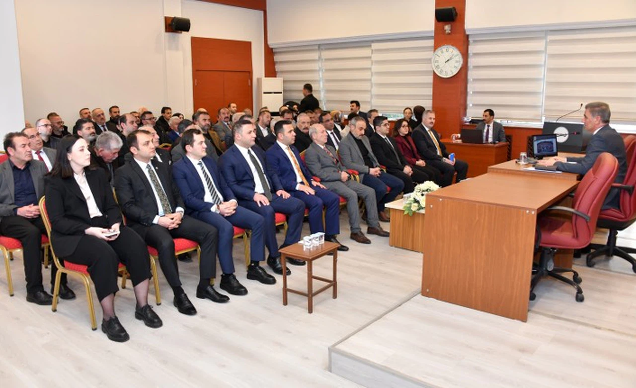 Vali Baruş: Arzumuz sanayinin daha da ileriye gitmesi