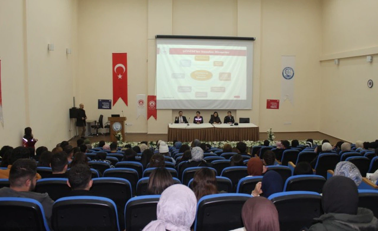 Üniversite öğrencilerine kadına yönelik şiddet farkındalık eğitimi verildi
