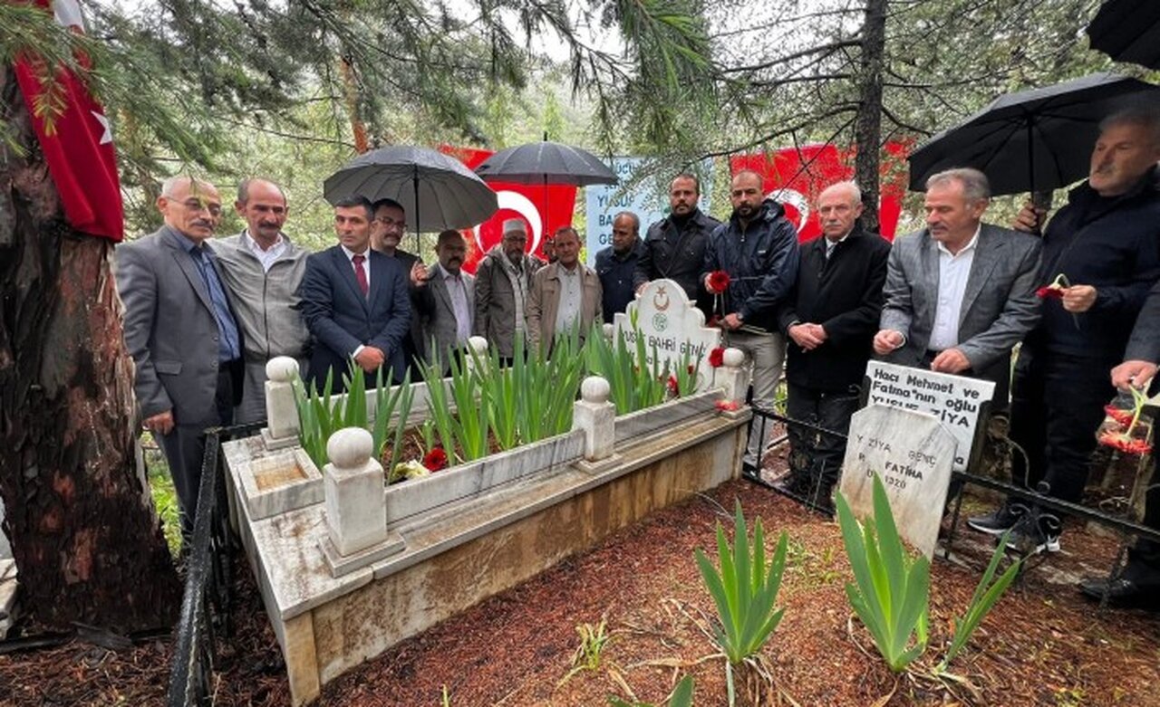 Ülkücü Şehit Yusuf Bahri Genç kabri başında anıldı