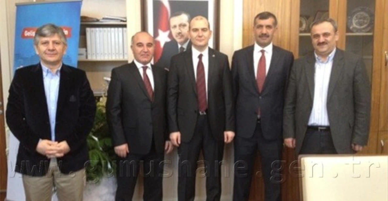 Aydın AK Parti Genel Merkezindeki Ofisinde de Ziyaretçilerine İlgisini İhmal Etmiyor