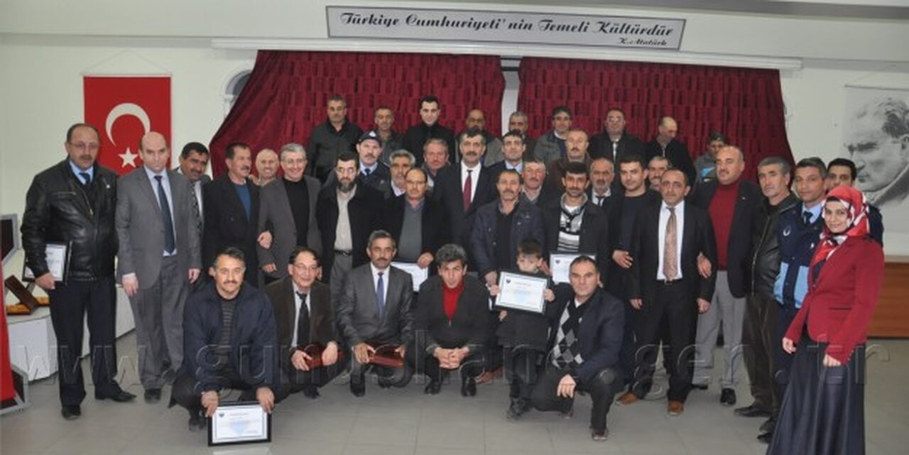 Başkan Duran Memur ve İşçi Personeline Plaket ve Başarı Belgesi Verdi