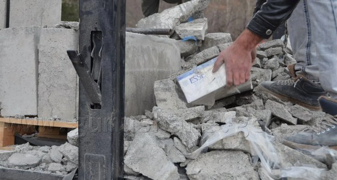 Bordür Taşı İçinde Sigara ve Cep Telefonu Kaçakçılığını da Gördük