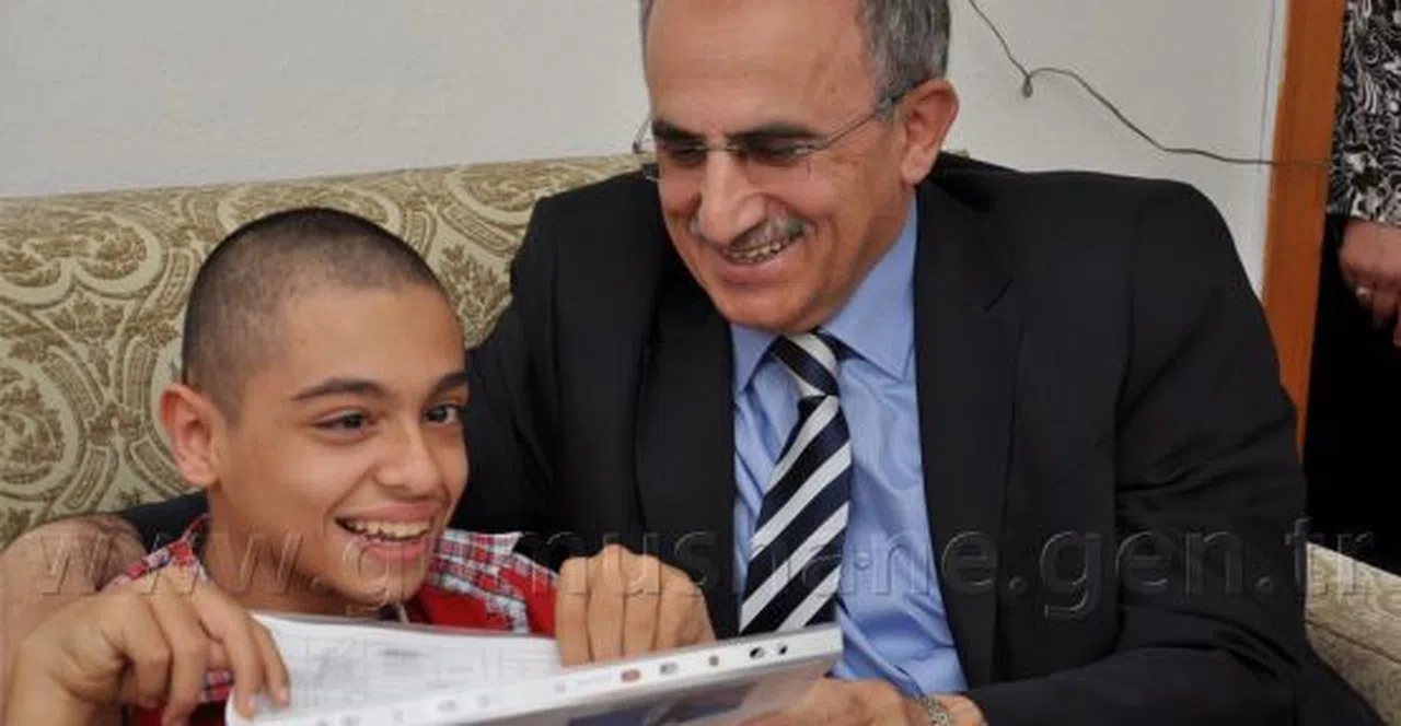 Engelli Öğrenciye Karnesi Evinde Verildi