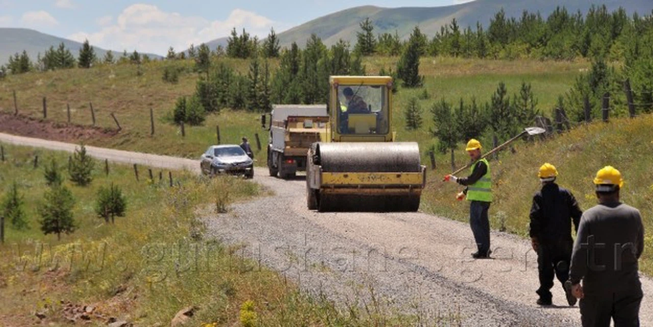 Gümüşhane Köy Yollarında Asfalt Çalışması Ramazan Ayında da Devam Etti