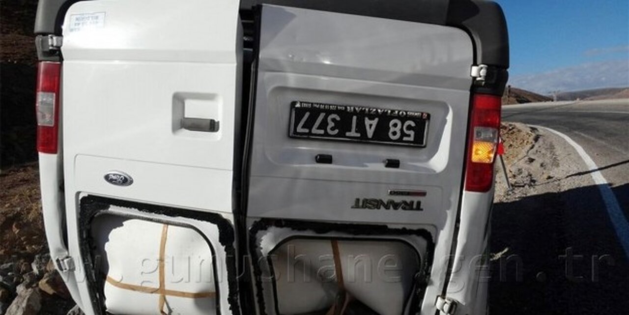 Kelkit'te Cenaze Aracı Devrildi