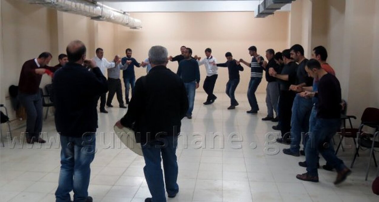 Kelkit'te halay halkla buluşuyor