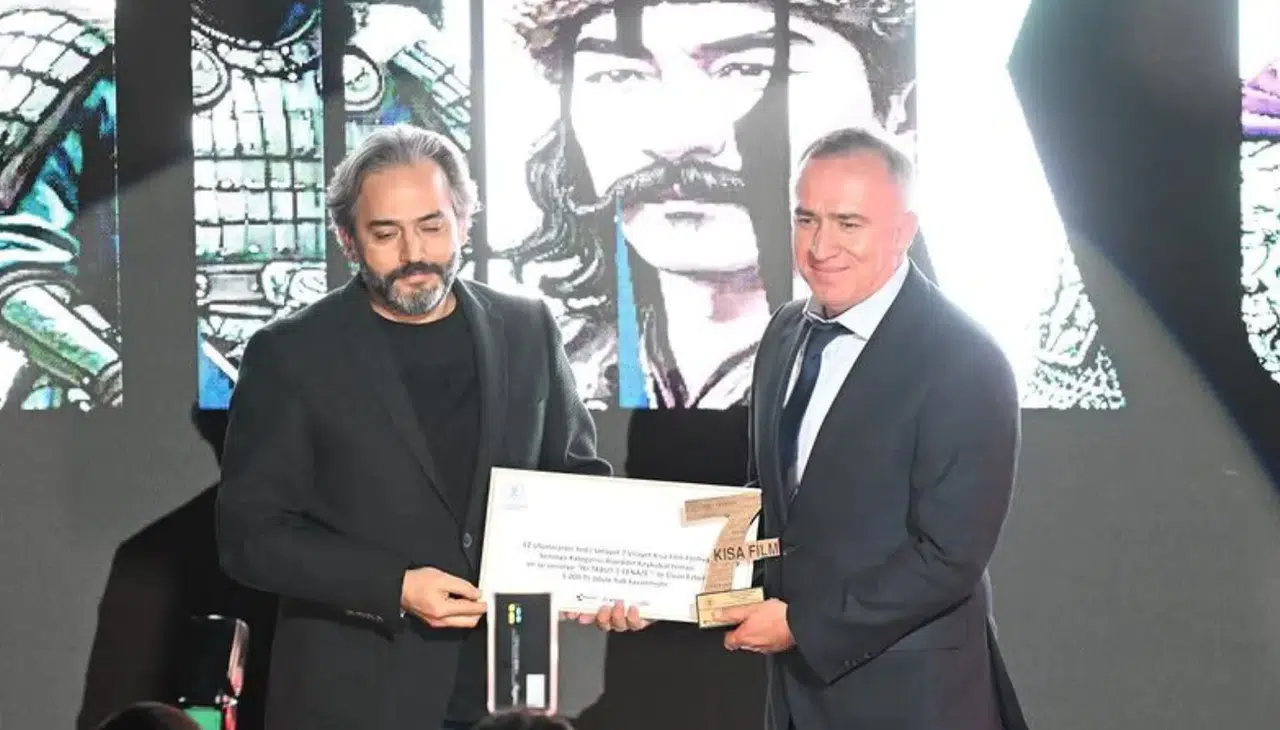 Gümüşhaneli senarist Elvan Ezber, en iyi senaryo ödülünü aldı