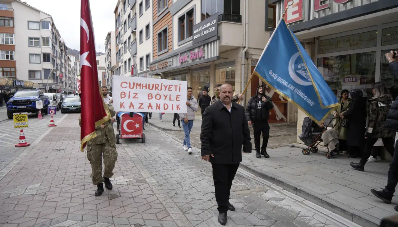 Ülkü Ocaklarından Cumhuriyet Bayramı yürüyüşü