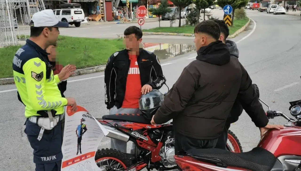 Kürtün’de Jandarmadan motosiklet sürücülerine güvenlik uyarısı