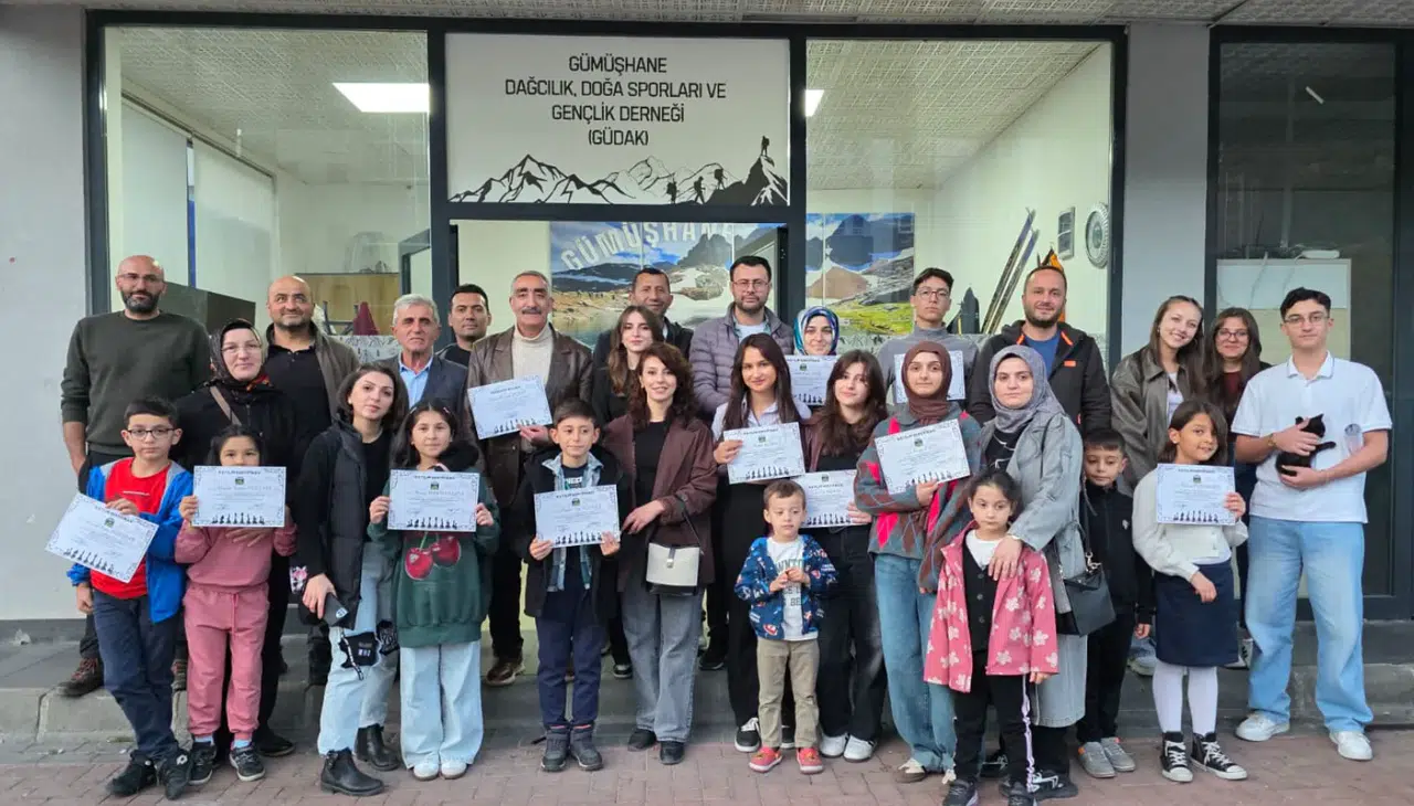 GÜDAK'ın Satranç Eğitimini tamamlayan 32 kursiyere sertifikaları verildi