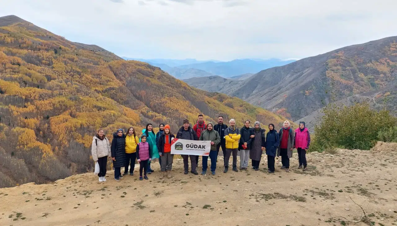 GÜDAK’tan Sonbaharın Renkleriyle Dolu Bir Doğa Yürüyüşü