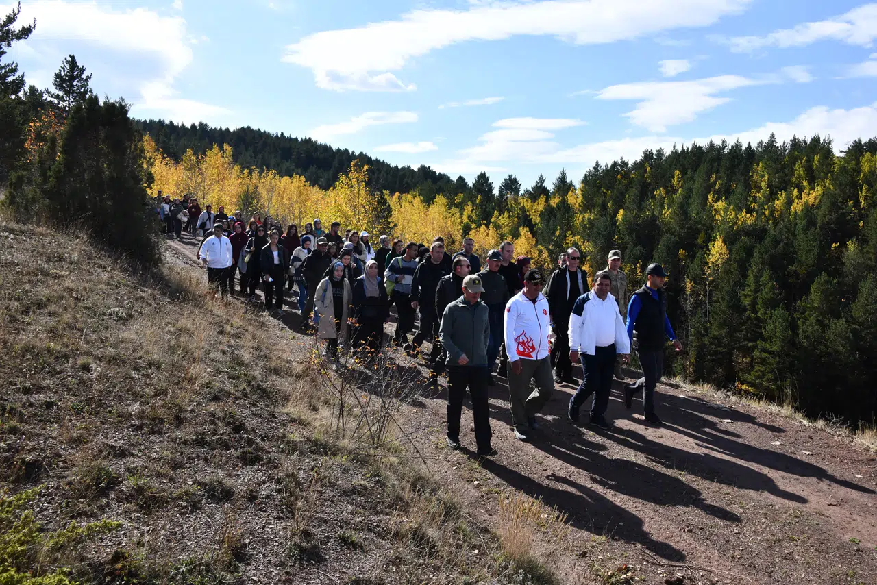 Gümüşhane’nin eşsiz sonbahar manzarasında gençlik buluşması