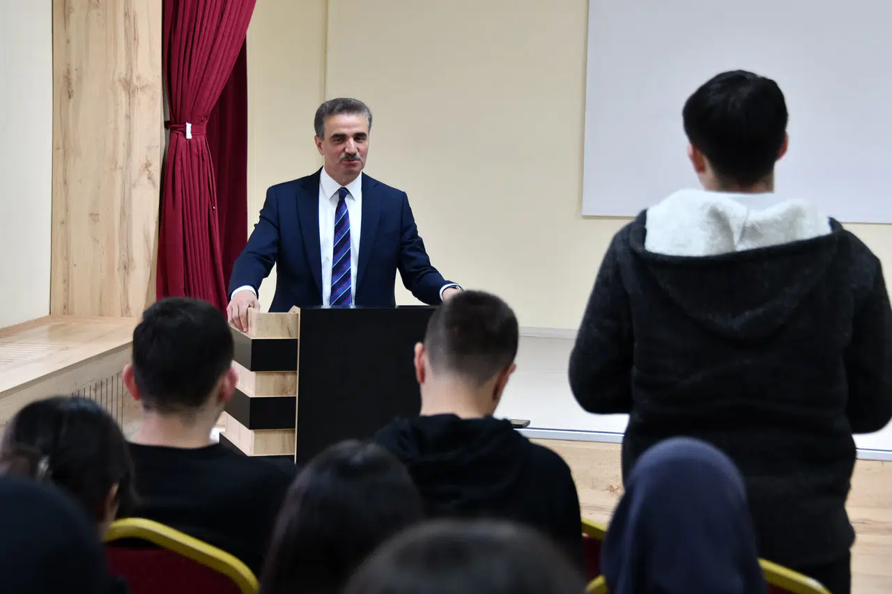 Vali Baruş'tan gençlere altın değerinde öğütler