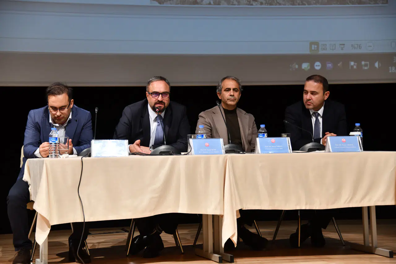 GÜ’de “Kadim Zamanların Ayak İzleri” tartışıldı