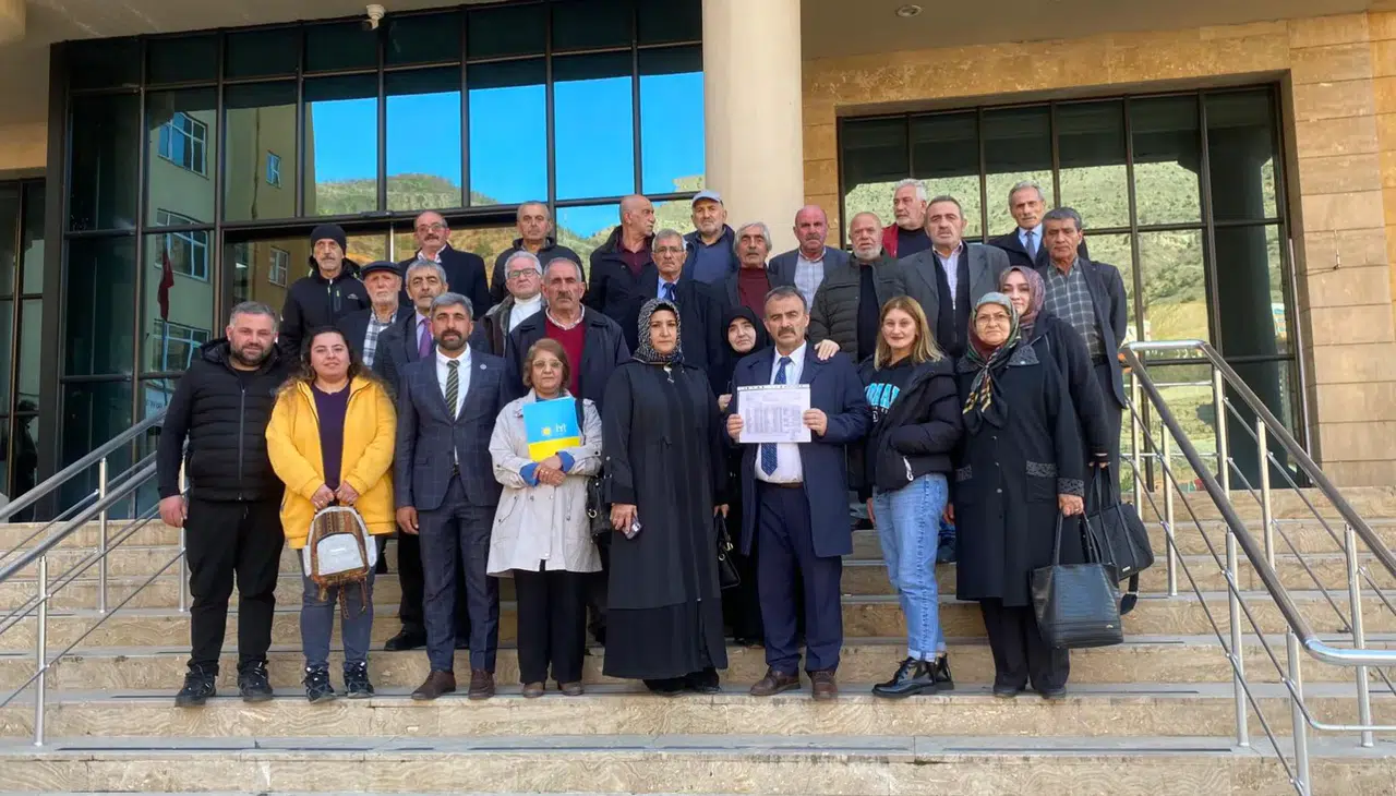 Başkan Canlı ve yönetimi mazbatasını aldı