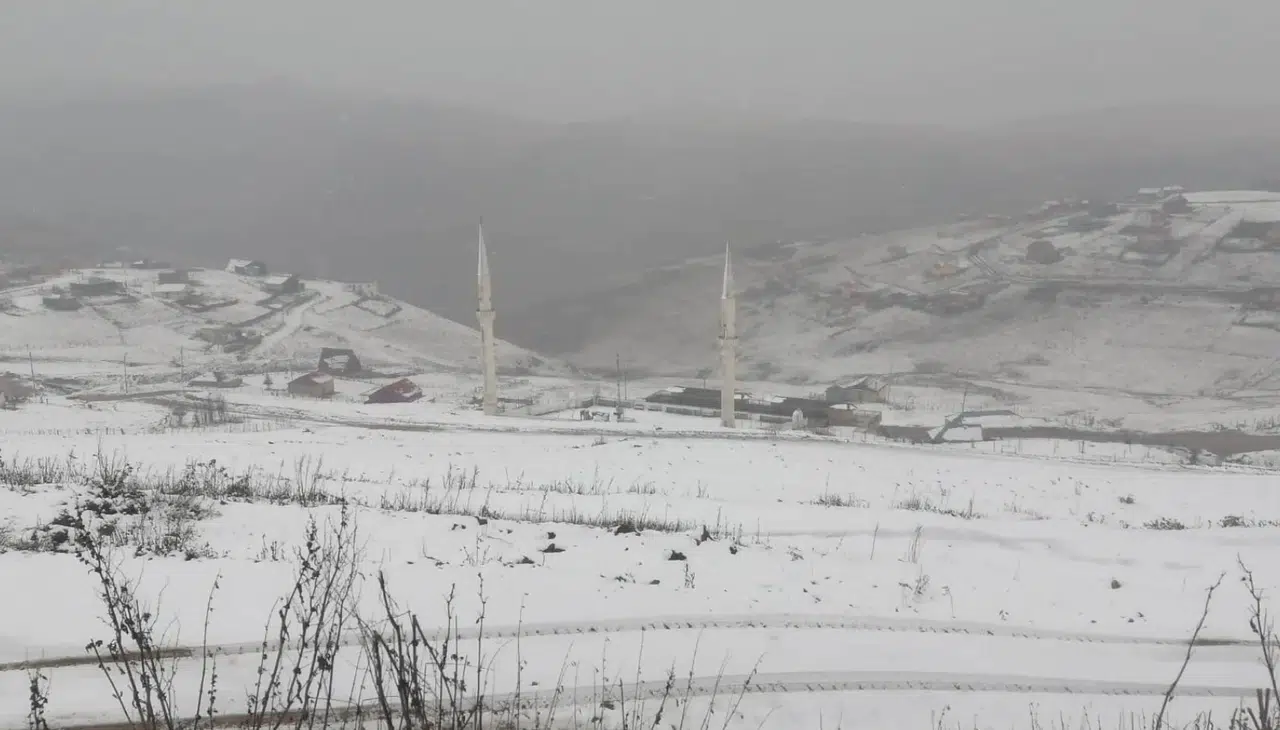 Gümüşhane'nin yüksek kesimleri beyaza büründü