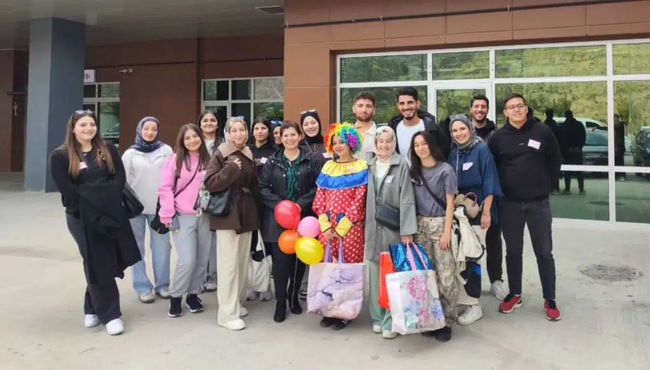 Üniversite öğrencilerinden gönüllere dokunan sosyal sorumluluk projeleri