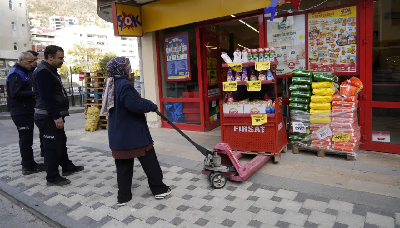 Gümüşhane’de Zabıta’dan kaldırım işgali denetimi