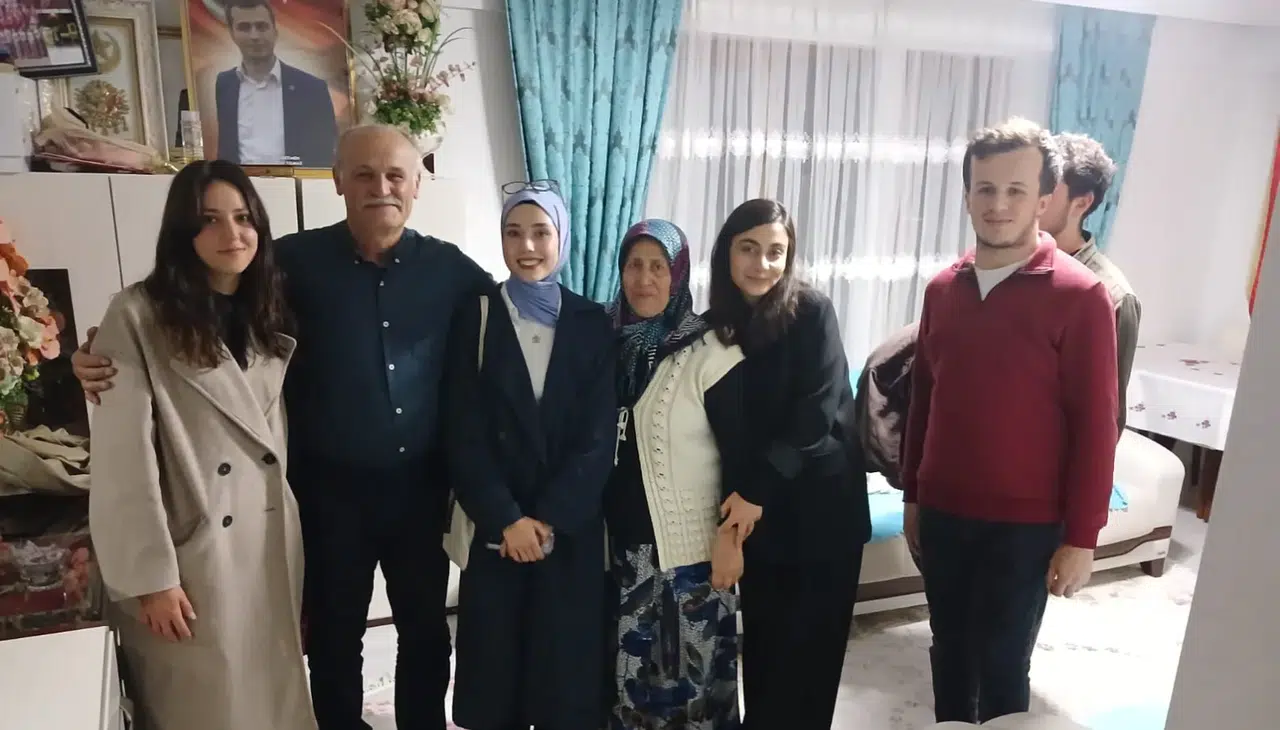 Üniversite öğrencilerinden şehit öğretmen Necmettin Yılmaz’ın ailesine ziyaret