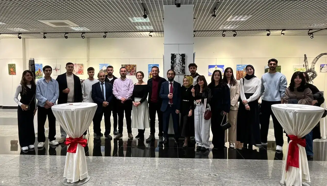 Gümüşhane ve Bayburt arasında sanat köprüsü: Geleceğin ressamlarından Öğretmenler Günü’ne özel sergi