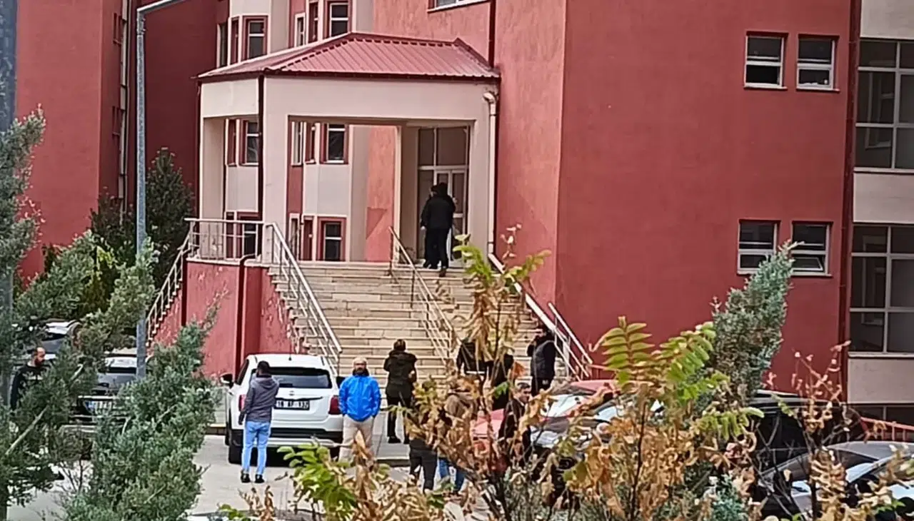 Üniversitede rehine krizi