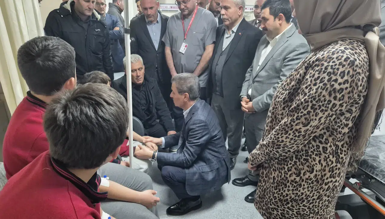 Gümüşhane'de 29 öğrenci zehirlenme şüphesiyle hastaneye kaldırıldı