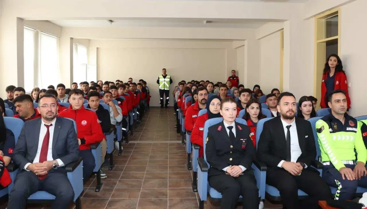 Jandarma'dan üniversite gençliğine kapsamlı eğitim
