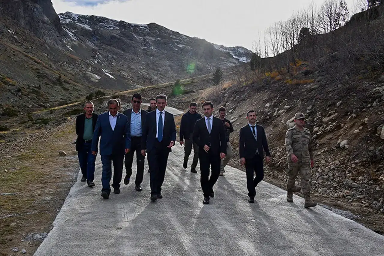 Vali Baruş, Artabel Gölleri Tabiat Parkı yolunda incelemelerde bulundu