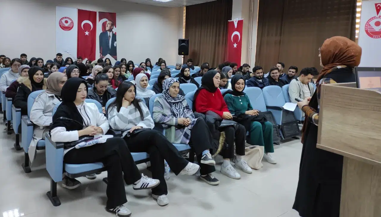 Kelkit'te Üniversitelilere hayat dersleri: Evlilik ve bağımlılık masaya yatırıldı
