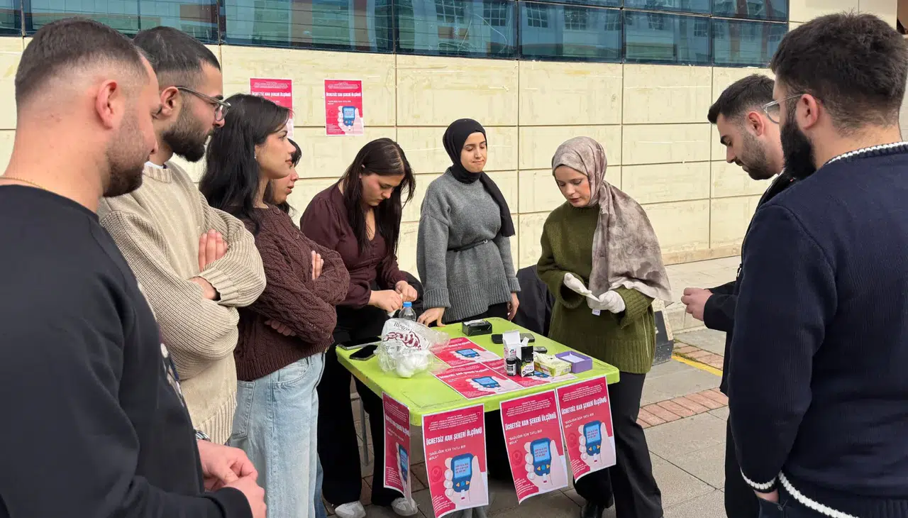 Gümüşhane Üniversitesi’nde ‘Sinsi Tehlike’ye Karşı Örnek İş Birliği: 100 Kişiye Şeker Taraması