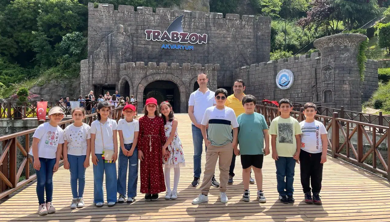 Torul’da Kitap Okuyan Öğrencilere Ödül ve Gezi Sürprizi