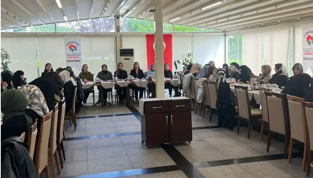 Sultanbeyli Gümüşhaneliler Derneği anneleri unutmadı