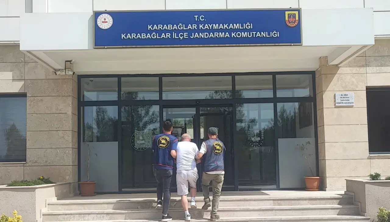 Jandarma Dedektifleri Firari Hükümlüyü İzmir’de Yakaladı