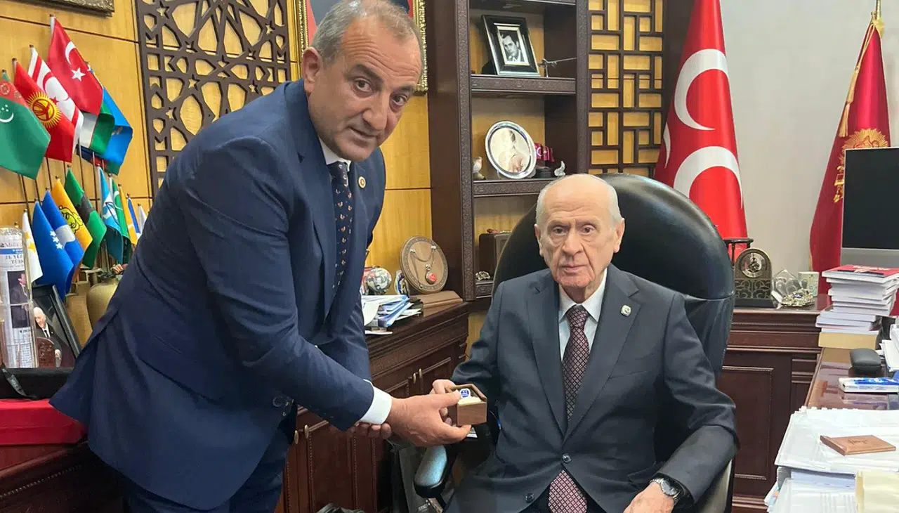 Gümüşhane’den Bahçeli'ye özel tasarım yüzük ve rozet