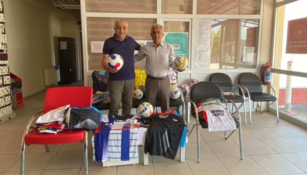 Olgun’dan Köse’deki gençlere spor malzemesi desteği