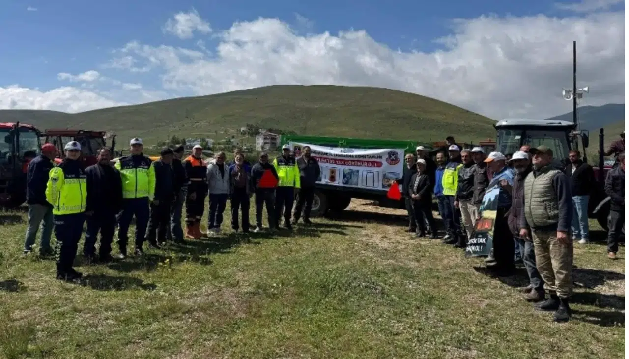 Jandarma’dan “Reflektör Tak Görünür Ol” eğitimi